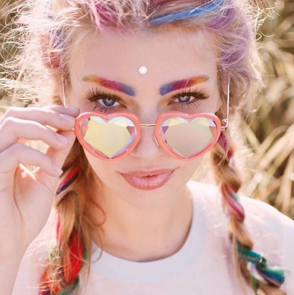 8 Of The Weirdest Eyebrows Trends Out There 8 Of The Weirdest Eyebrows Trends Out There